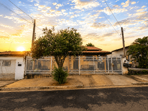 Casa à venda em Artur Nogueira, Jardim Planalto III, com 2 quartos, com 190 m²