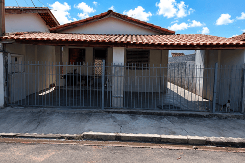 Casa à venda em Artur Nogueira, Centro, com 3 quartos, com 141 m²