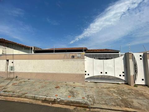 Casa à venda em Artur Nogueira, Jardim Blumenau, com 3 quartos, com 198 m²