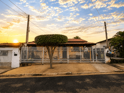 Casa à venda em Artur Nogueira, Jardim Planalto III, com 2 quartos, com 190 m²