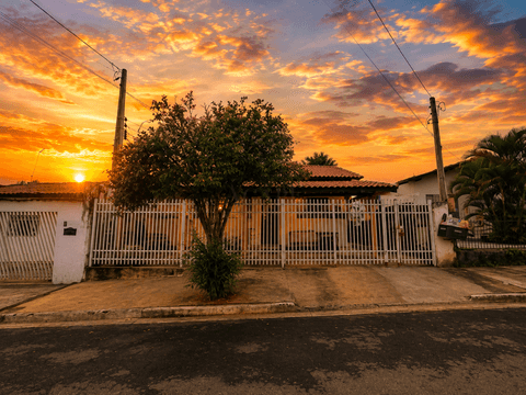 Casa à venda em Artur Nogueira, Jardim Planalto III, com 2 quartos, com 190 m²