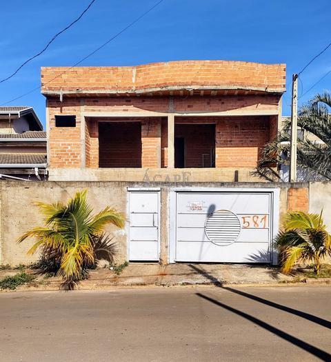 Sobrado à venda em Artur Nogueira, Parque das Flores, com 4 suítes, com 256 m²